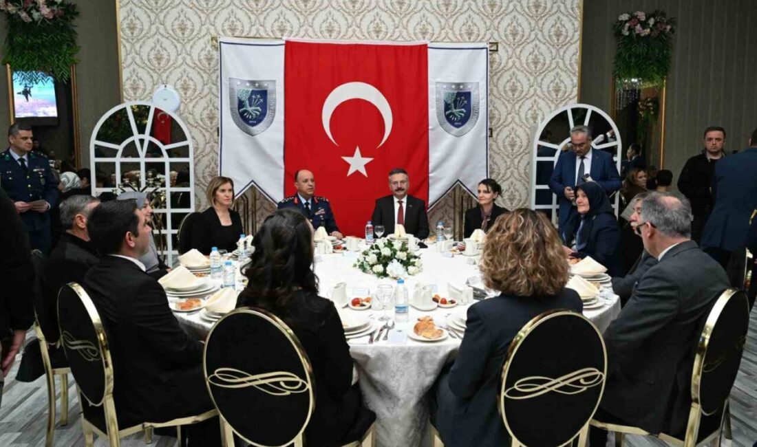 Eskişehir Valisi Hüseyin Aksoy ve eşi Hülya Aksoy, şehit aileleri