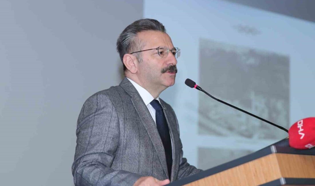 Vali Hüseyin Aksoy, Eskişehir Şehir Hastanesi’nde düzenlenen 14 Mart Tıp