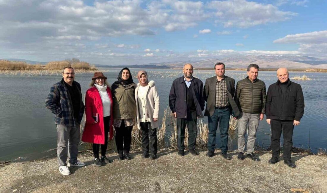 Afyonkarahisar Valiliği tarafından kuruma tehlikesinin baş gösterdiği Eber Gölü’nün için