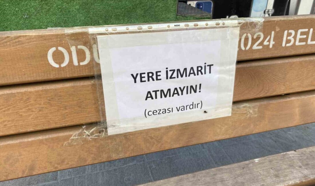 Eskişehir’de yere sigara izmariti atılmasının yasaklanması nedeniyle dükkanın önündeki bankın