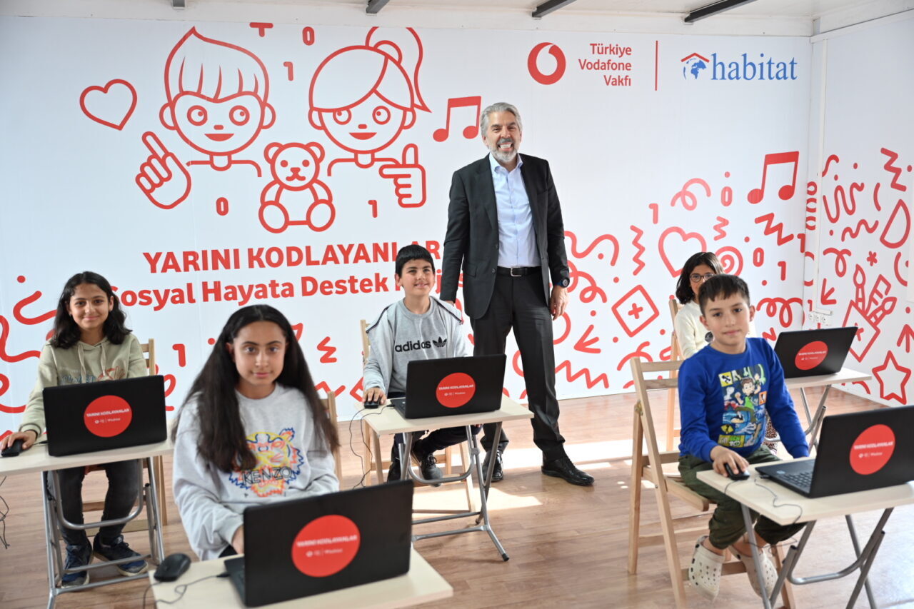- Vodafone Türkiye İcra Kurulu Başkan Yardımcısı Hasan Süel:
- "Herkes