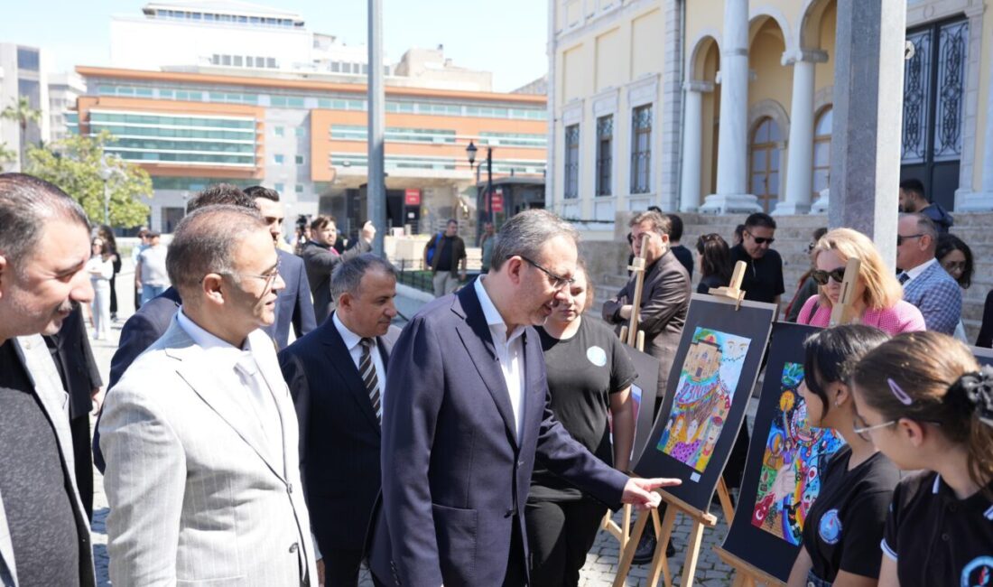 İZMİR (AA) – İzmir'de, 23 Nisan Ulusal Egemenlik ve Çocuk