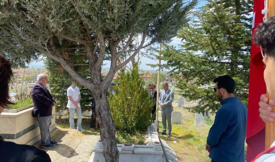 Afyon Lisesi Kütüphanecilik Kulübü, “Okulun Kalbi Kütüphane” projesi kapsamında topladığı