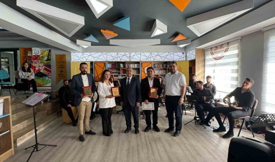 Afyonkarahisar Güzel Sanatlar Lisesi’nde düzenlenen müzik akademisi etkinliğinde, Türk Müziği