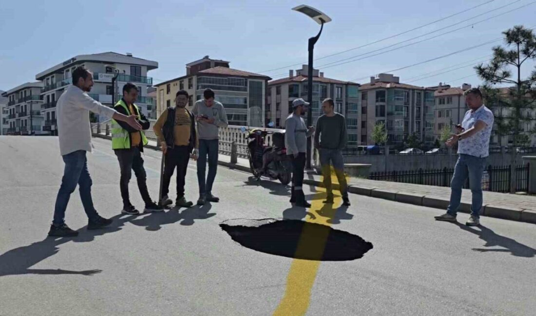 Afyonkarahisar’da bir mahallede yoğun olarak kullanılan karayolunda bilinmeyen bir nedenle