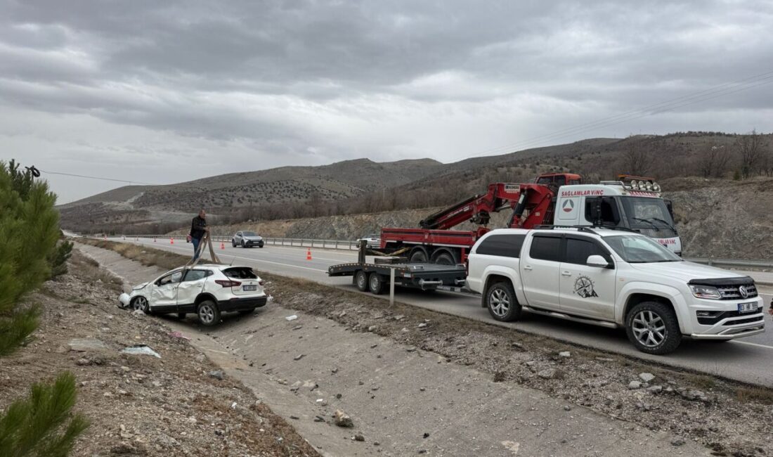 AFYONKARAHİSAR (AA) – Afyonkarahisar'ın Bayat ilçesinde otomobilin devrilmesi sonucu 4