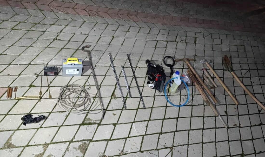 AFYONKARAHİSAR (AA) – Afyonkarahisar'ın Sultandağı ilçesinde kaçak kazı yapan 5