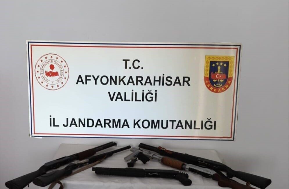 Afyonkarahisar İl Jandarma Komutanlığı tarafından yürütülen çalışmalar çerçevesinde yapılan operasyonda
