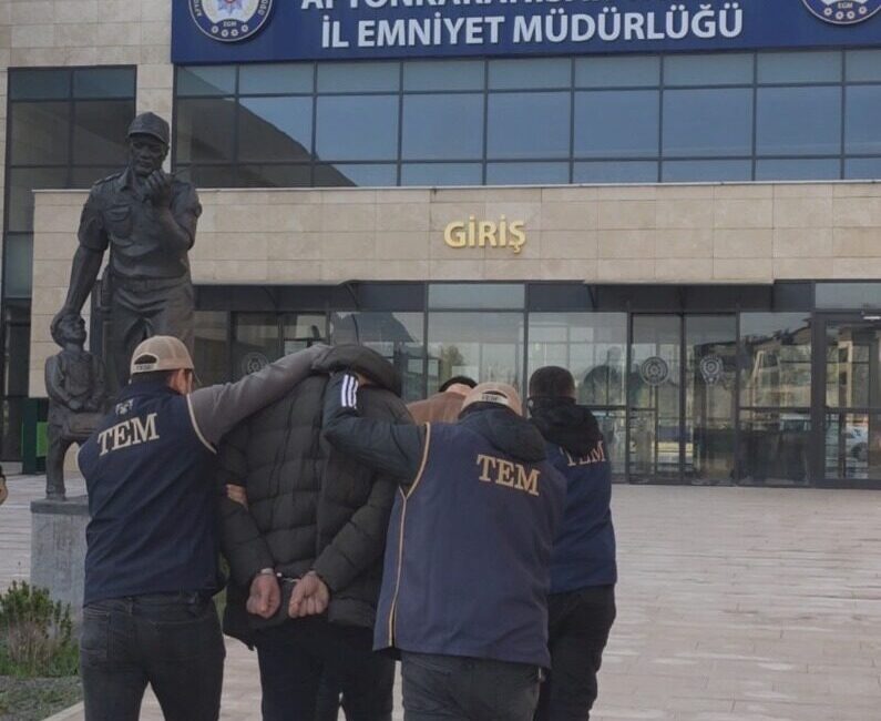 AYONKARAHİSAR (AA) – Afyonkarahisar'da terör örgütlerine yönelik soruşturmalar kapsamında 2