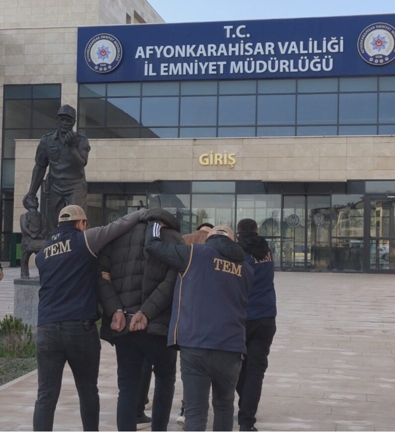 AYONKARAHİSAR (AA) – Afyonkarahisar'da terör örgütlerine yönelik soruşturmalar kapsamında 2