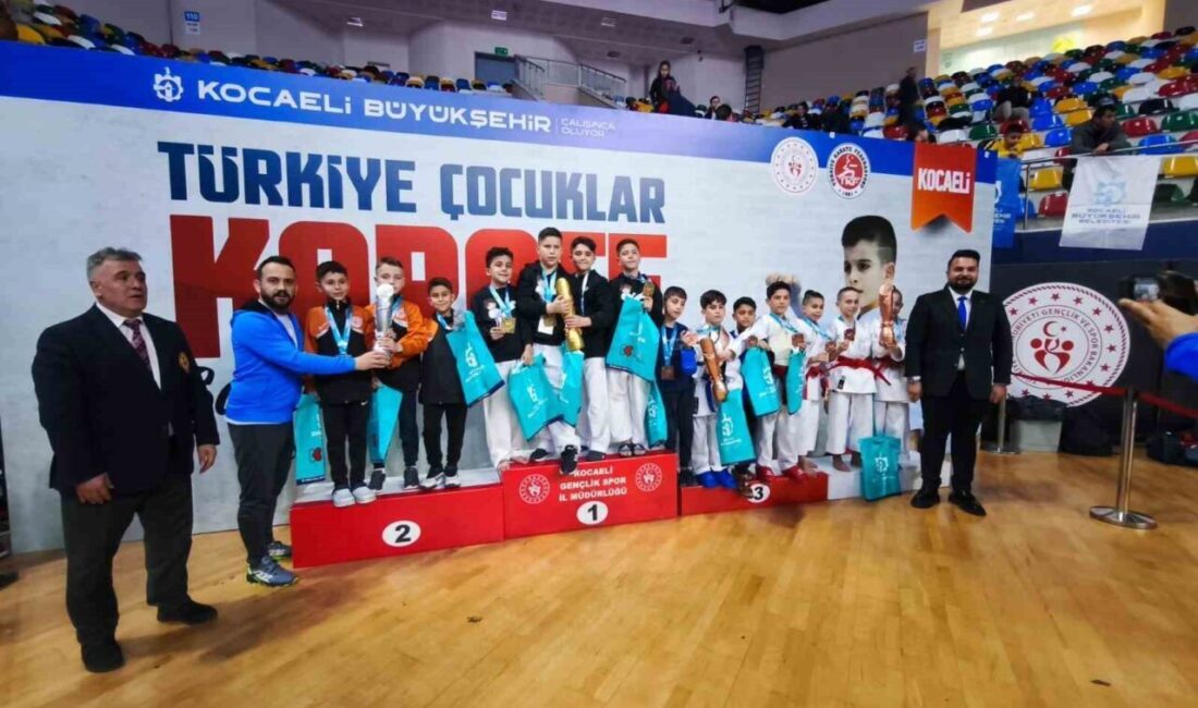 Kocaeli’de düzenlenen Türkiye Minikler Karate Şampiyonası’nda Afyonkarahisar rüzgarı esti. Türkiye’nin