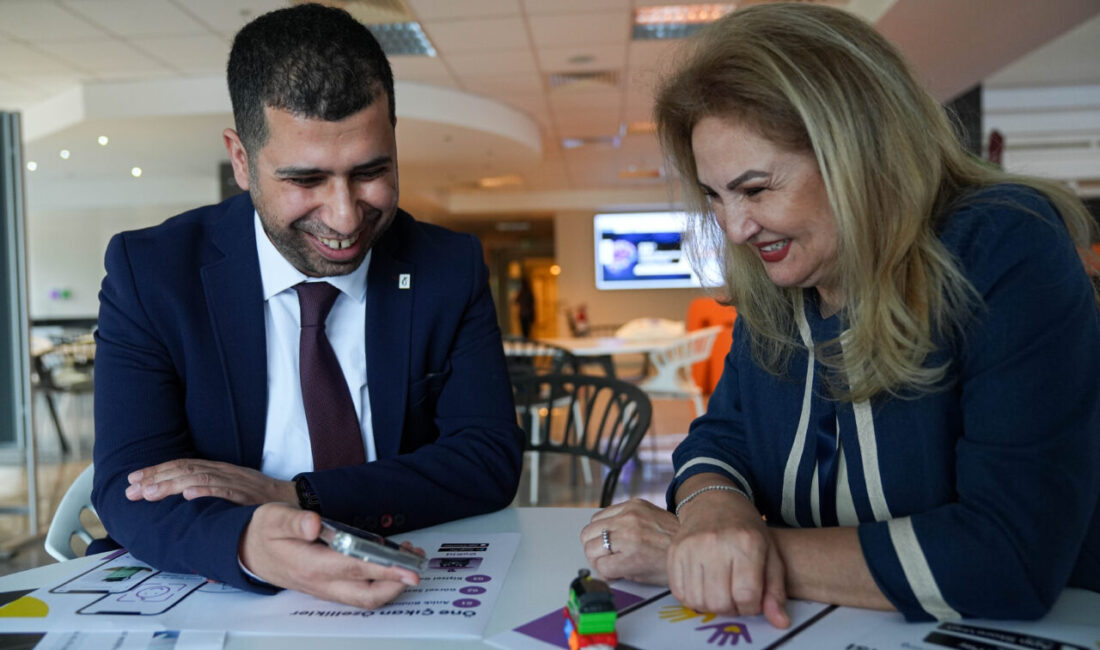 - Kızına konuşma bozukluklarına, hareket sorunlarına, gelişimsel gecikmelere ve zihinsel