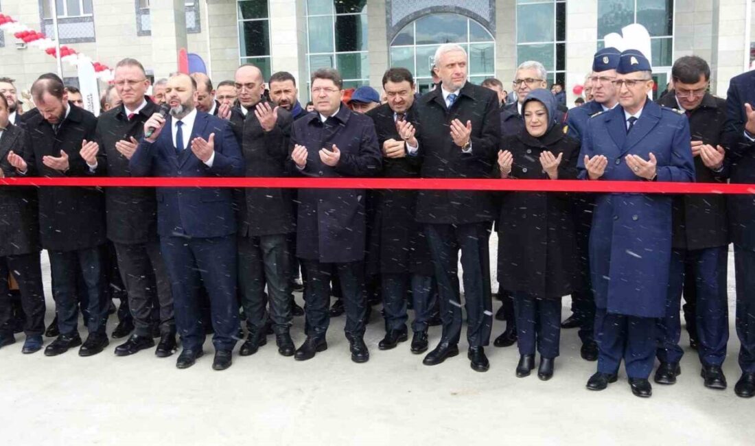 Adalet Bakanı Yılmaz Tunç Kütahya’da yapımı tamamlanan Adliye Sarayı’nın açılış