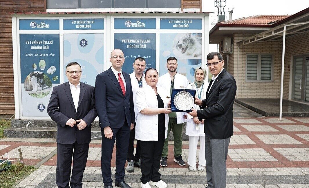Kütahya Belediye Başkanı Eyüp Kahveci, Dünya Veteriner Hekimler Günü dolayısıyla
