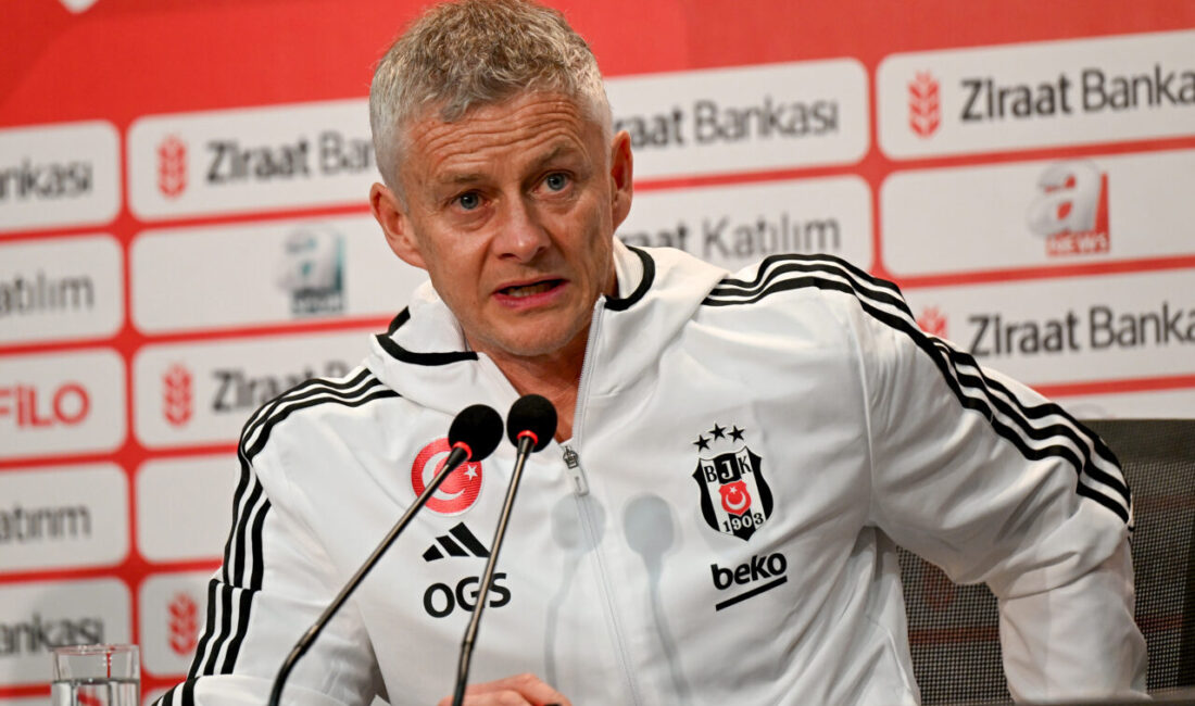 - Göztepe Teknik Direktörü Stanimir Stoilov:
- "Rakibimiz 10 kişi kalmasa