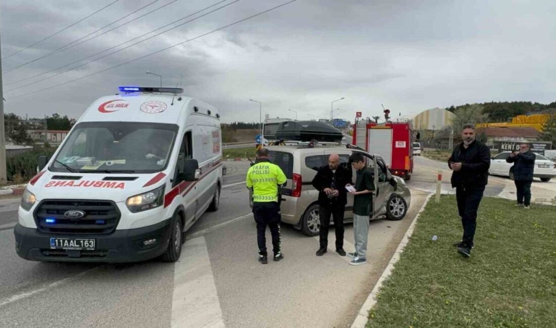 Bilecik’te kamyonet ile otomobilin çarpışması sonucu meydana gelen trafik kazasında