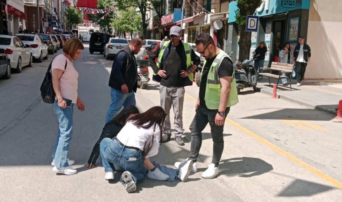 Bilecik’te seyir halinde kontrolden çıkan motosiklet devrilirken, sürücüsü yaralandı. Alınan