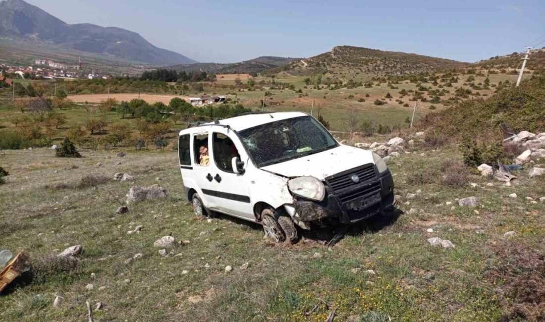 Bilecik’te seyir halinde kontrolden çıkan otomobil şarampole yuvarlanırken, yaşanan trafik