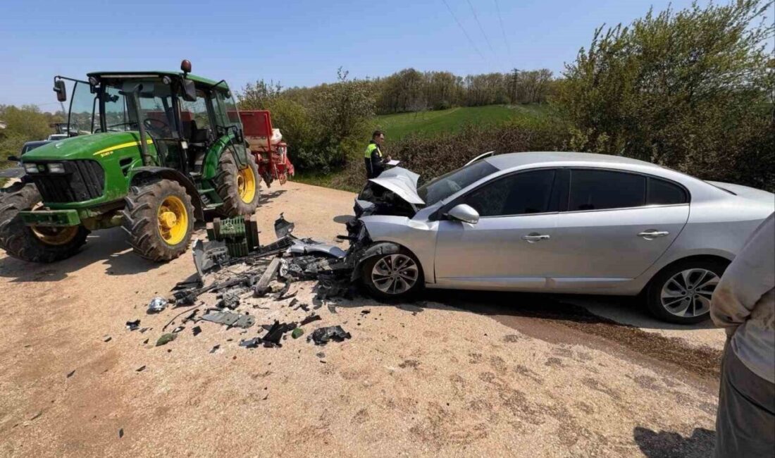 Bilecik’te otomobil ile traktörün çarpışması sonucu meydana gelen trafik kazasında