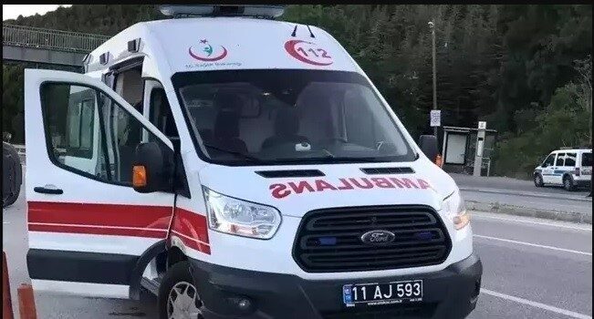 Bilecik’te seyir halinde kontrolden çıkan motosiklet devrilirken, sürücüsü yaralandı. Alınan