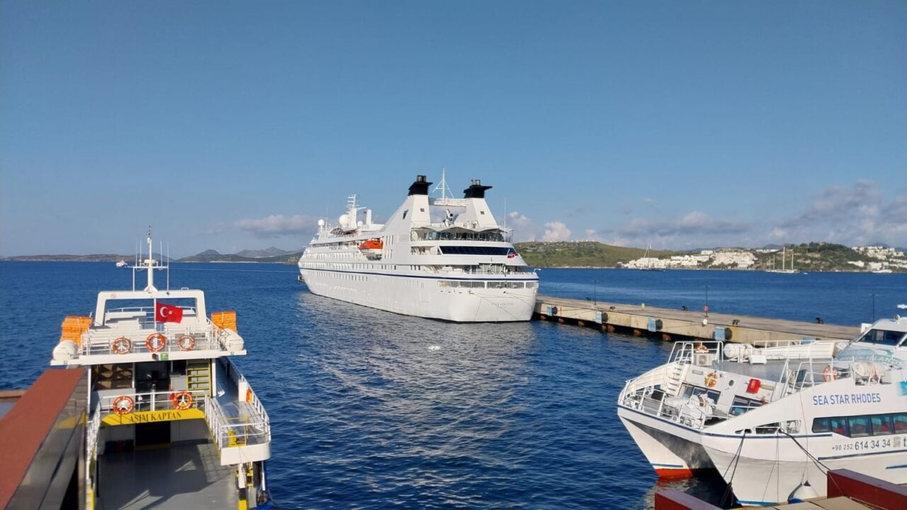 MUĞLA (AA) – Muğla'nın Bodrum ilçesine, "Star Legend" isimli kruvaziyerle