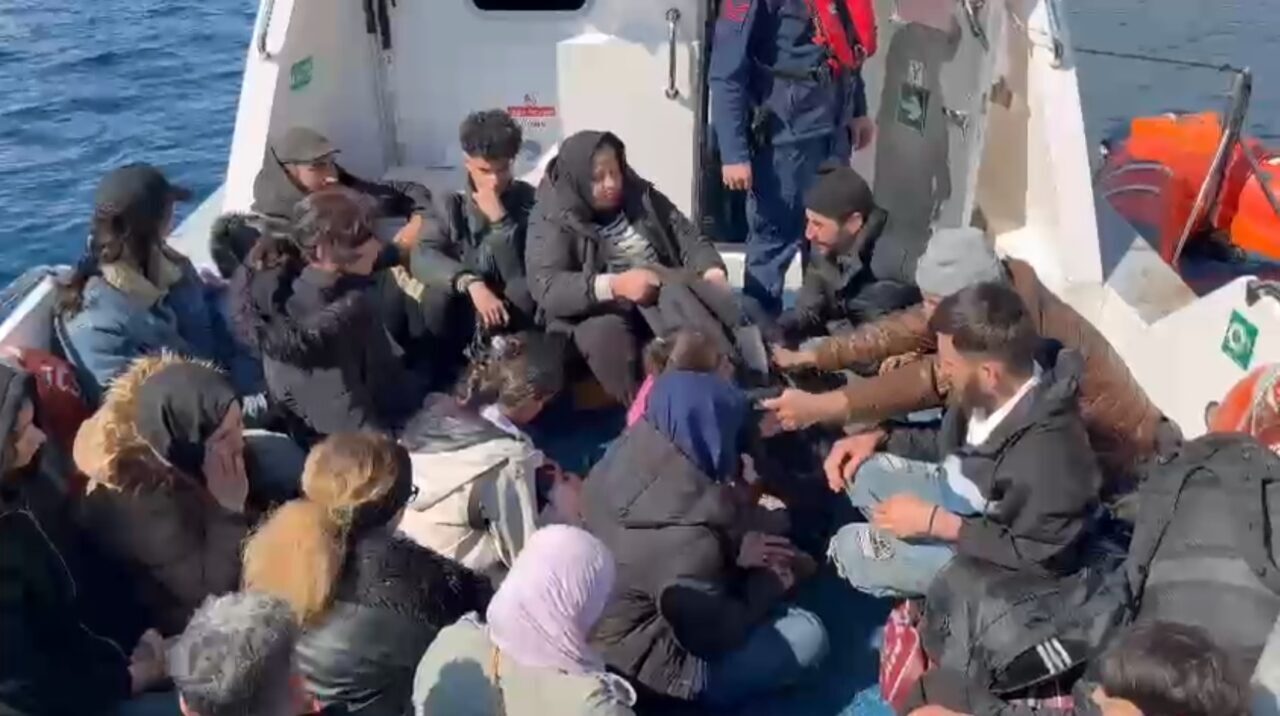 - Göçmen kaçakçısı olduğu iddiasıyla 2 şüpheli gözaltına alındı