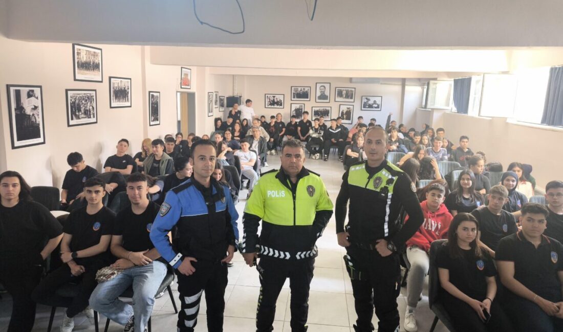MUĞLA (AA) – Muğla'nın Bodrum ilçesinde lise öğrencilerine, polis ekiplerince