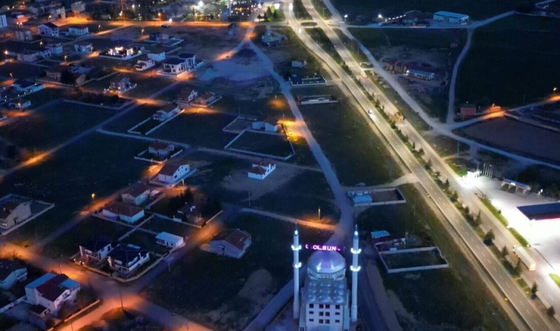 Afyonkarahisar’ın Bolvadin ilçesinde gün batımının ardından dron ile havadan çekilen