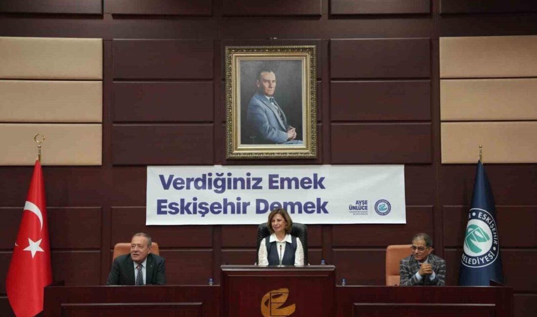 Eskişehir Büyükşehir Belediye Başkanı Ayşe Ünlüce, Büyükşehir Belediyesi’nden emekli olan