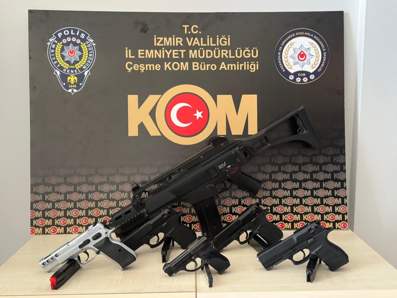 İZMİR (AA) – İzmir'in Çeşme ilçesinde suç örgütüne yönelik operasyonda