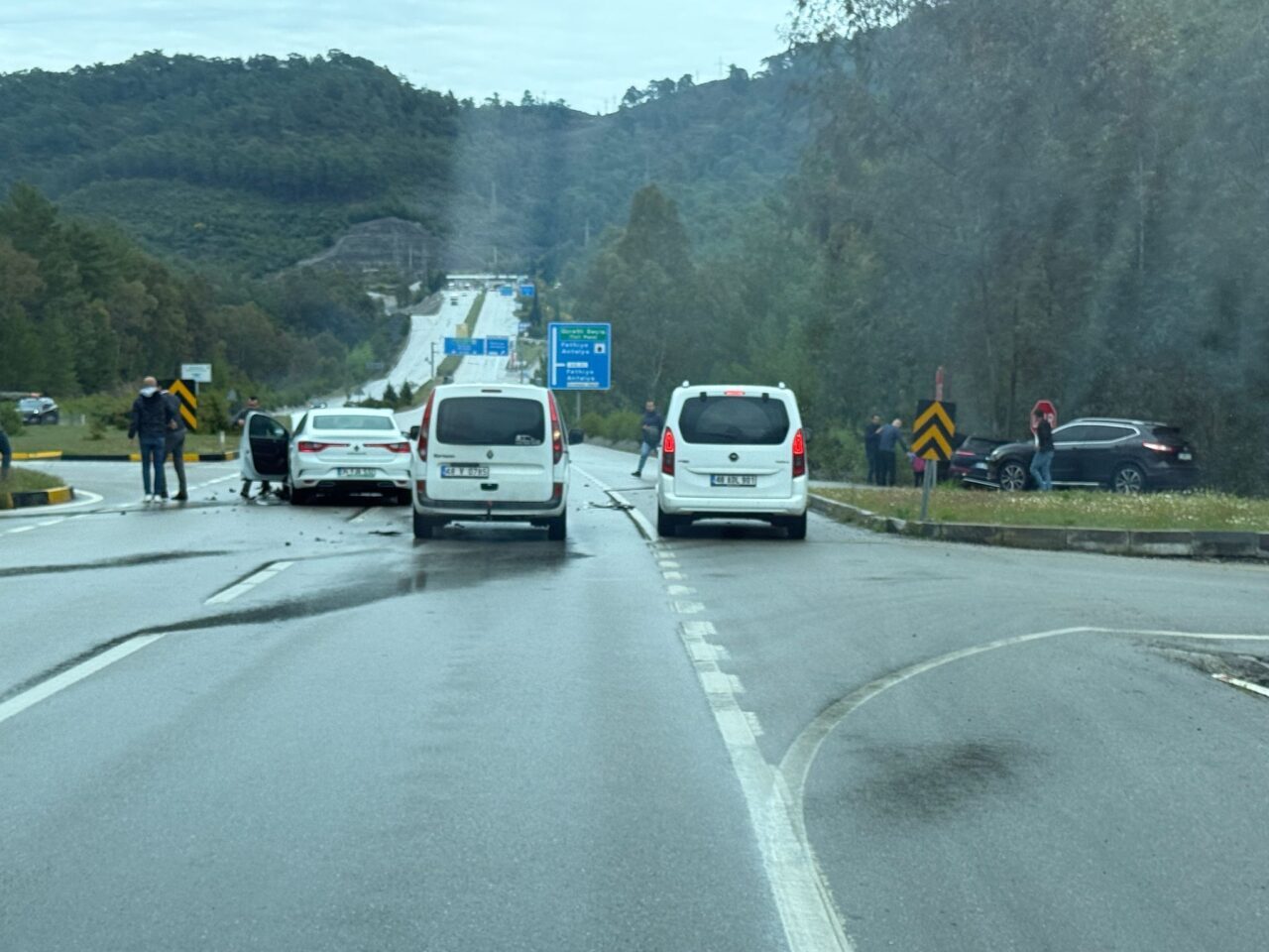 MUĞLA (AA) – Muğla'nın Dalaman ilçesinde iki otomobilin çarpışması sonucu