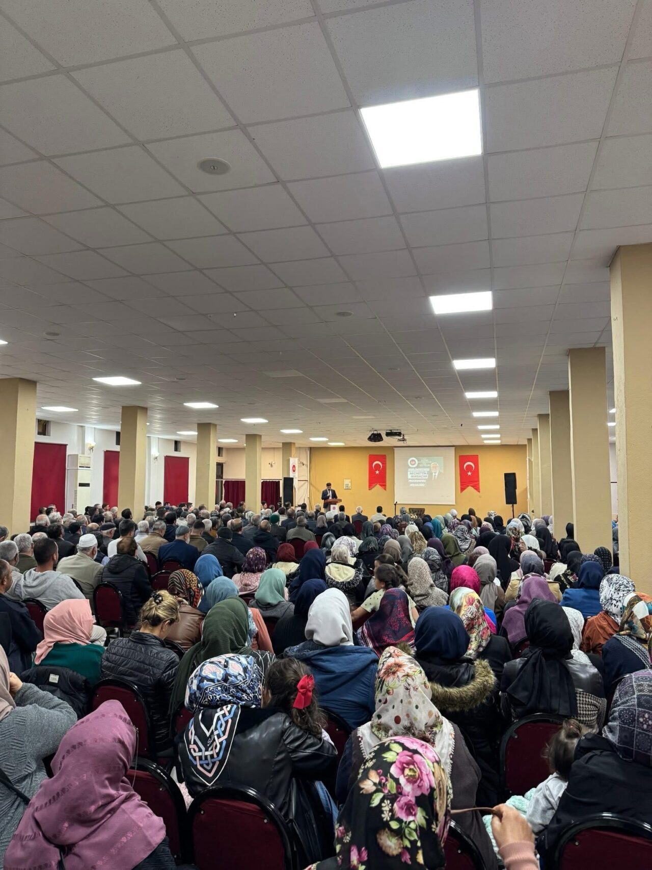 AFYONKARAHİSAR (AA) – Dazkırı'da İlçe Müftülüğünün düzenlediği "Bir konu bir