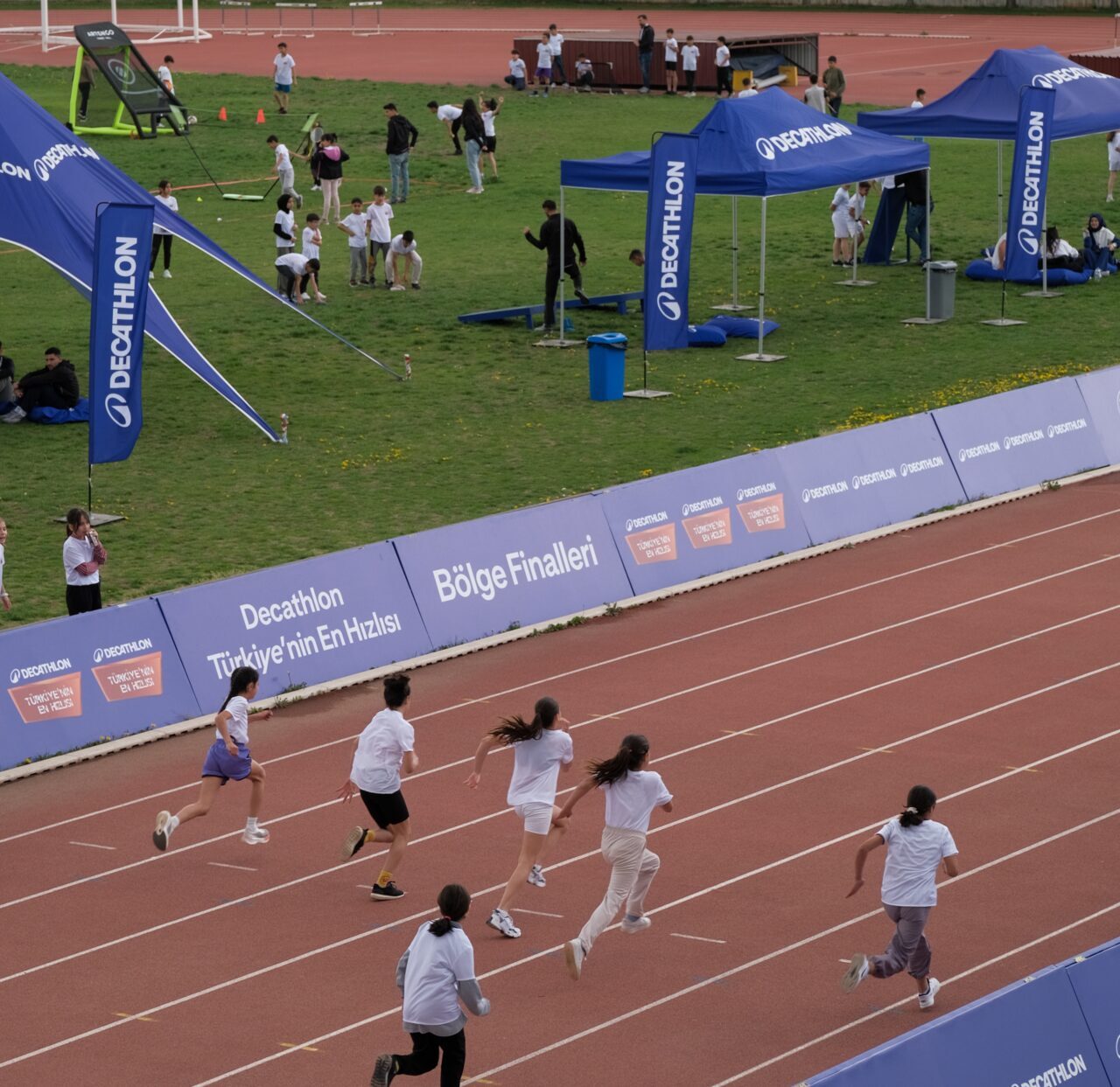 - Decathlon Türkiye CEO'su Philippe Debray:
- "Gençlerin sporla büyümesine ve