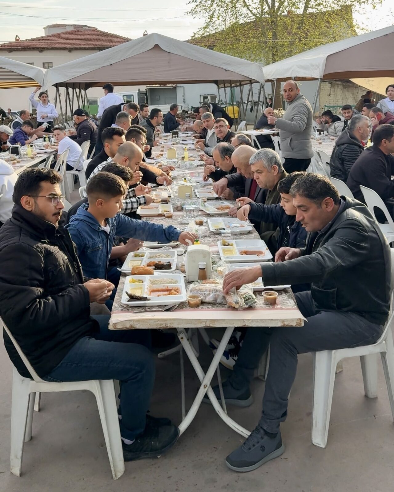 DENİZLİ (AA) – Denizli'nin Merkezefendi ilçesindeki bir mahallede, dini bayramlarda