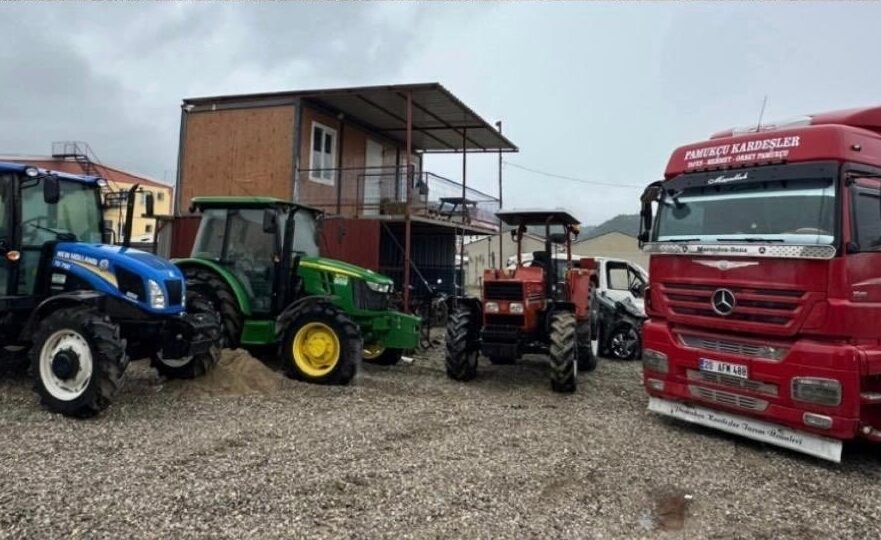 DENİZLİ (AA) – Denizli'de düzenlenen tefecilik operasyonunda 3 şüpheli tutuklandı.