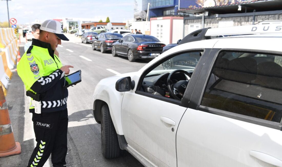 DENİZLİ (AA) – Denizli'de polis ve jandarma ekipleri, Ramazan Bayramı