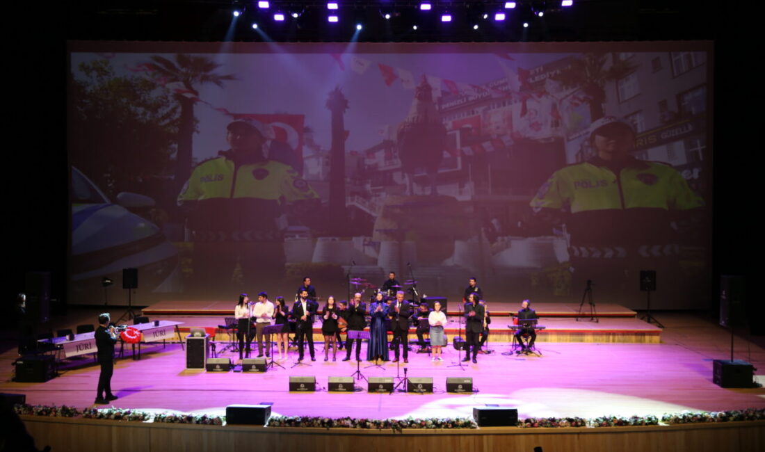 - Şarkıcı Kutsi'nin konser verdiği yarışmanın finalinde dereceye girenlere çeşitli