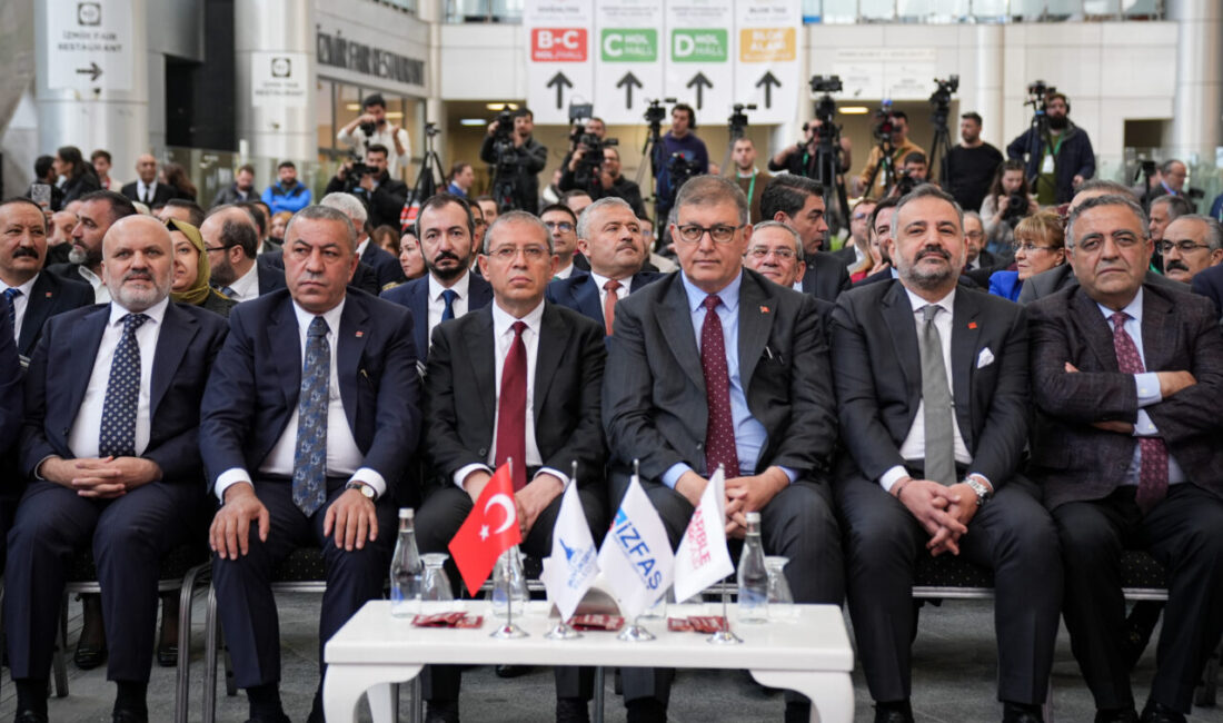 İZMİR (AA) – Türk doğal taşının dünyaya açılan kapısı olan