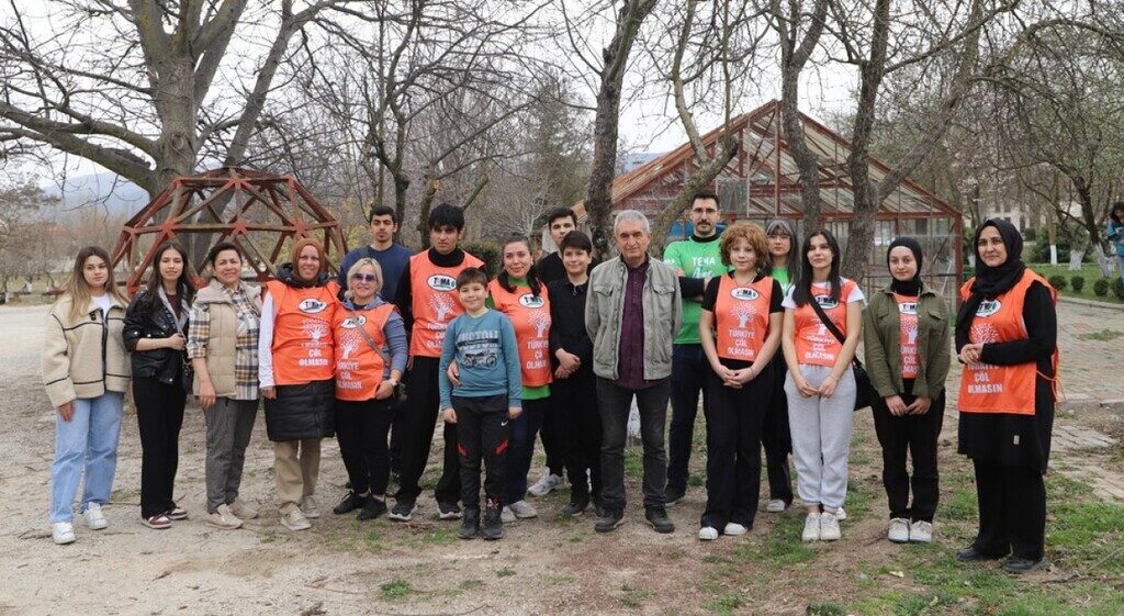 Kütahya Dumlupınar Üniversitesi (DPÜ) Genç Tema ve Çevrecilik Topluluğu tarafından