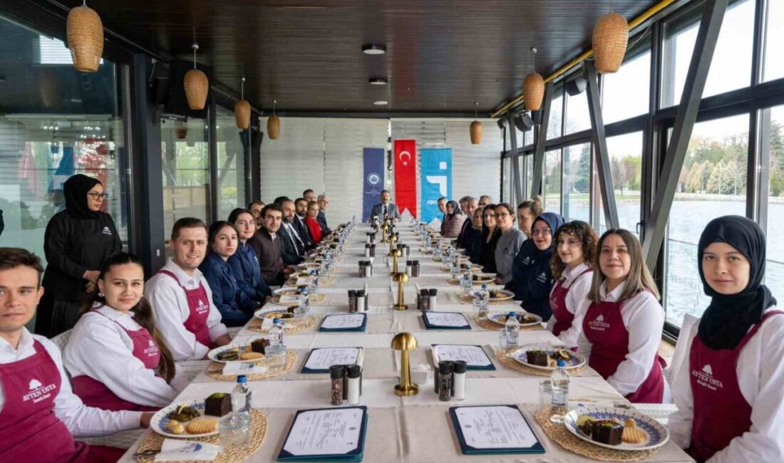 Eskişehir’de düzenlenen “Restoran Yöneticiliği Mesleki Eğitim Kursu”nu başarıyla tamamlayan kursiyerlere