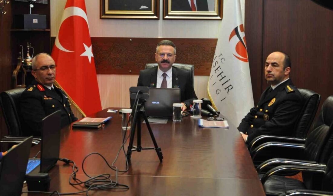 Düzenlenen toplantıda, güvenlik birimlerinin yaptığı çalışmalarla ilgili detaylı bilgiler paylaşan