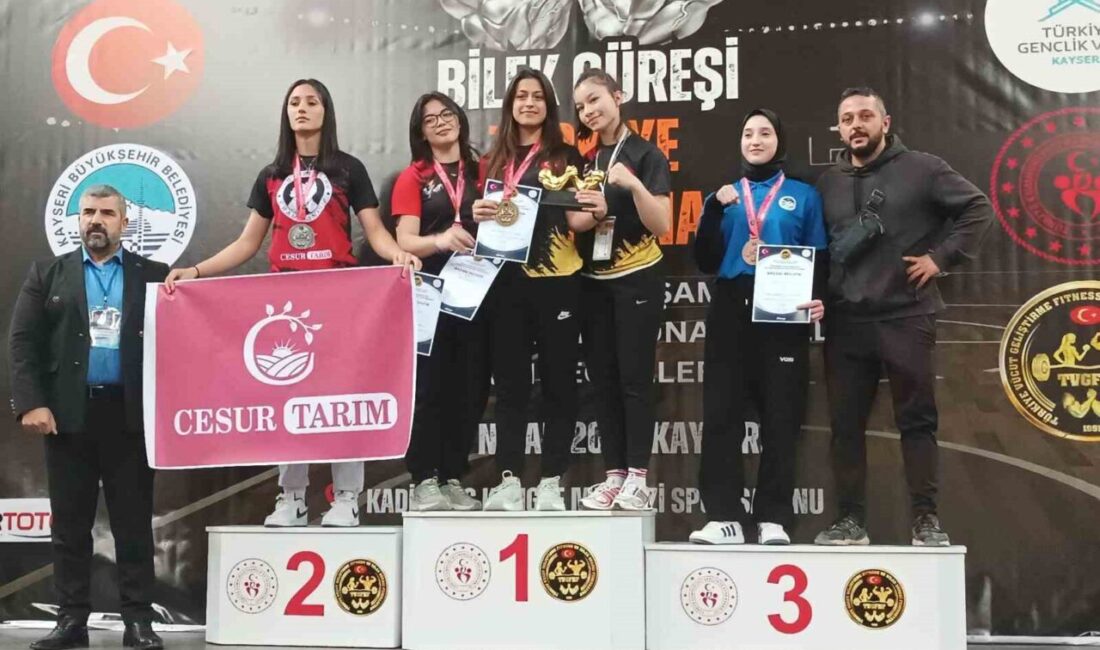 Eskişehirli sporcu Zeynep Yiğit, Türkiye Bilek Güreşi Milli Takım Seçmeleri’nde