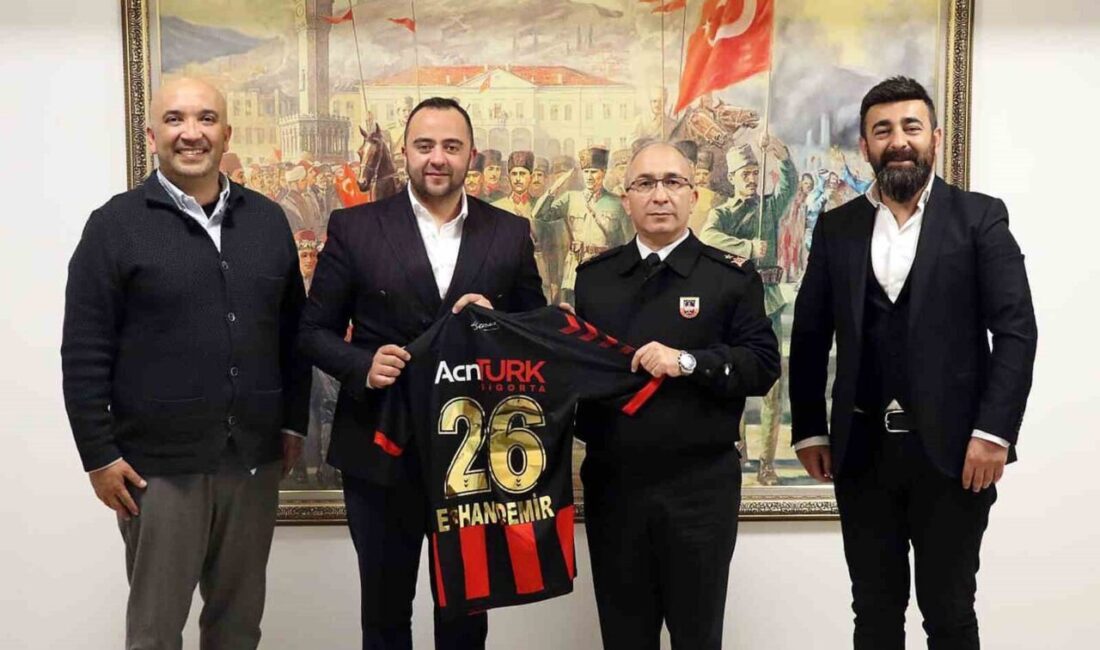 Eskişehirspor Kulüp Başkanı Ulaş Entok ve Yönetim Kurulu üyeleri, Eskişehir