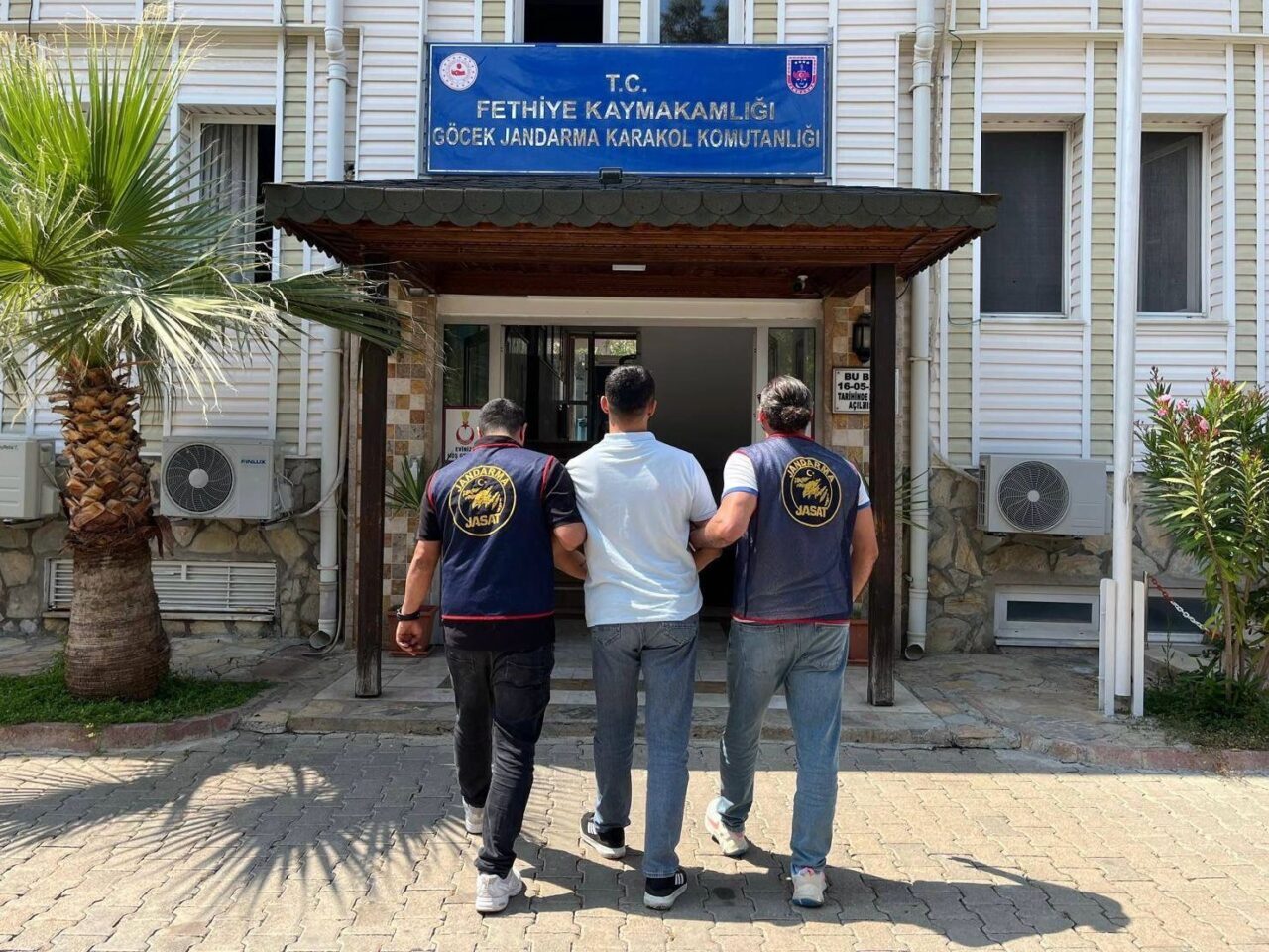 MUĞLA (AA) – Muğla'nın Fethiye ilçesinde hakkında kesinleşmiş hapis cezası
