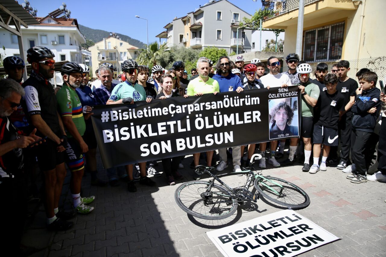 MUĞLA (AA) – Muğla'nın Fethiye ilçesinde bisiklet tutkunları, trafik kazasında