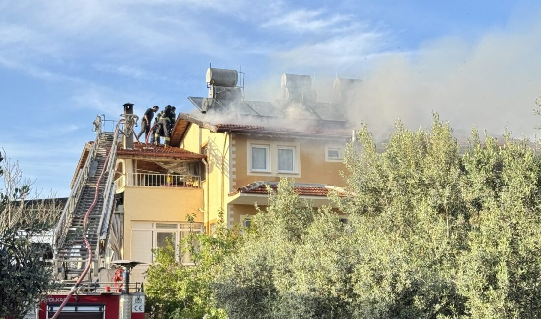 MUĞLA (AA) – Muğla'nın Fethiye ilçesinde iki katlı evin çatısında