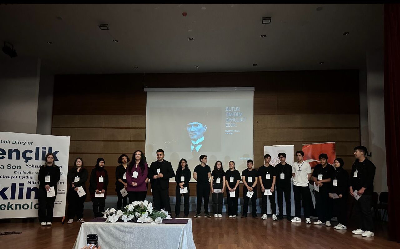 MUĞLA (AA) – Muğla'nın Fethiye ilçesinde "İklim ve Teknoloji Gençlik