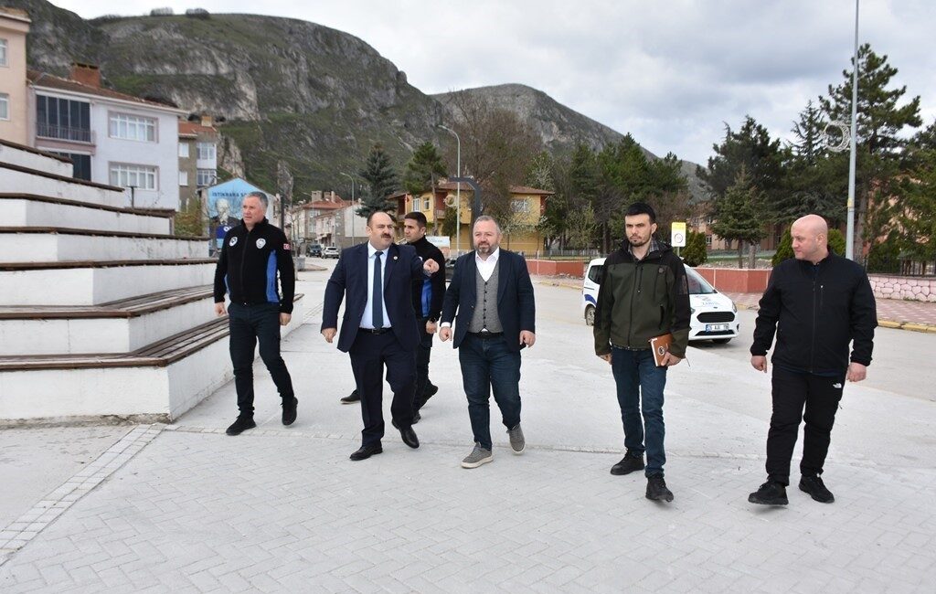 Eskişehir’in İnönü İlçesi’nde resmi törenler için Cumhuriyet Meydanı’nın yeniden düzenlendiği