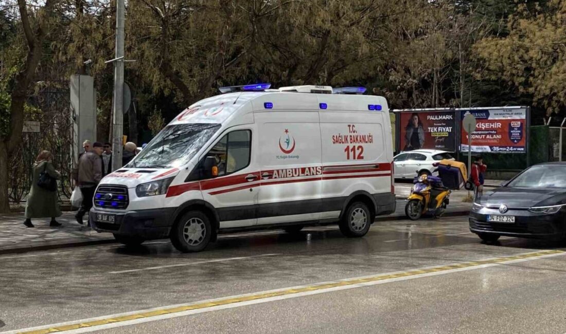 Eskişehir’de ıslak zeminde gidon hakimiyetini kaybederek yere düşen ve yaralanan