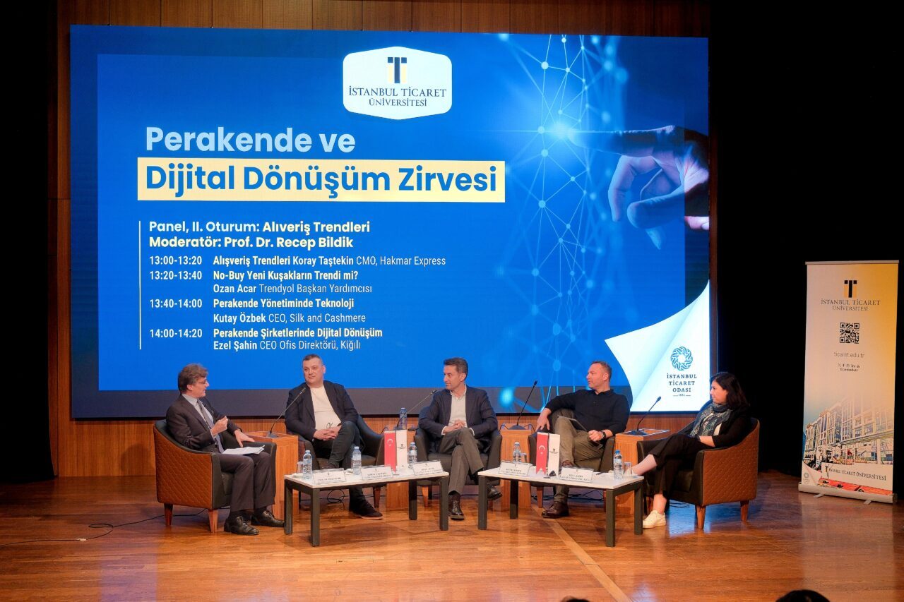 - Zirve kapsamında sektör temsilcileri ve akademisyenler bir araya geldi